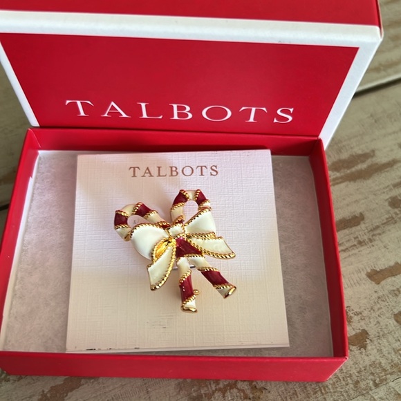 New with Tags Talbots Candy Cane Christmas Brooch with a Bow - Picture 4 of 4